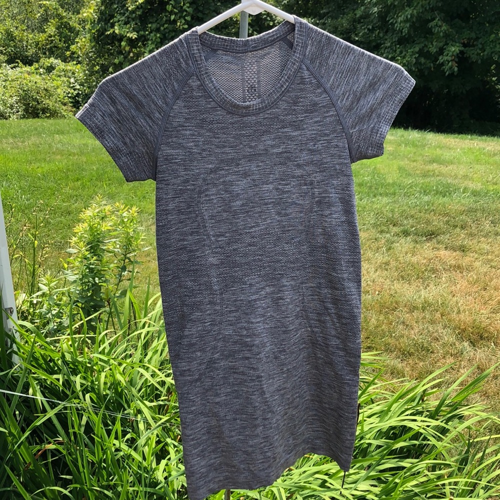 Lululemon gray sports top